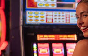 Pemain menikmati koleksi mesin slot online di wslot